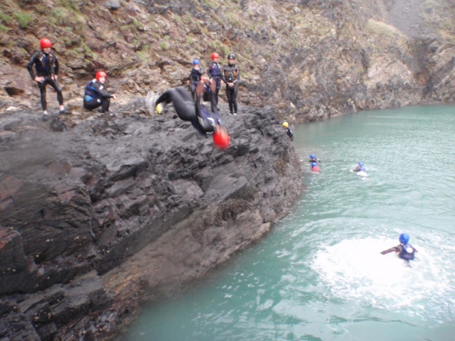 Coasteering 引起轰动！ 